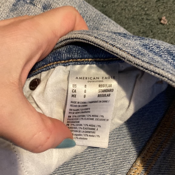 American Eagle Light wash distressed mom jeans - Picture 3 of 4